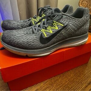 Nike Zoom Winflo Men Sz 9